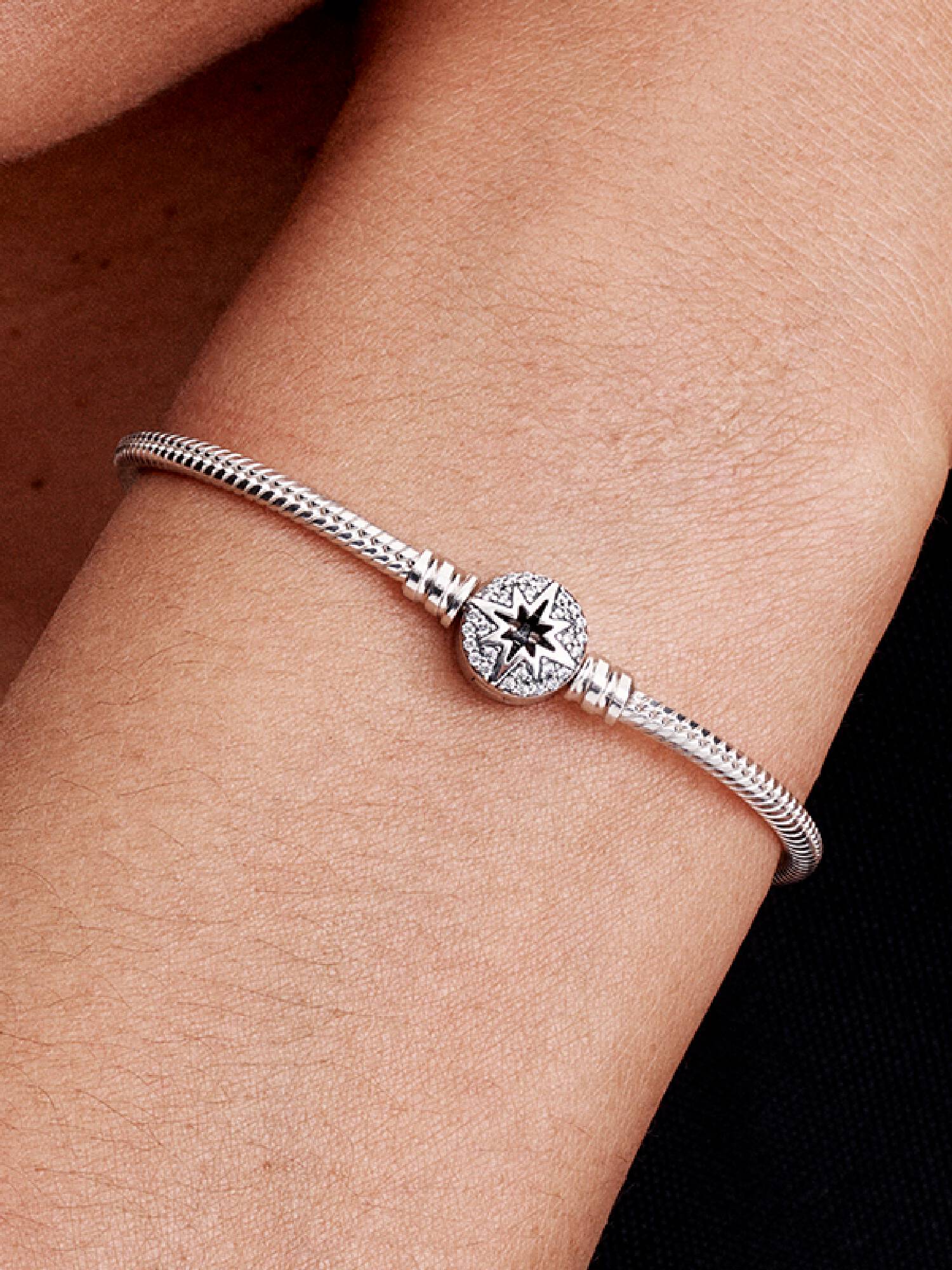 Brazalete cadena de serpiente con broche estrella polar