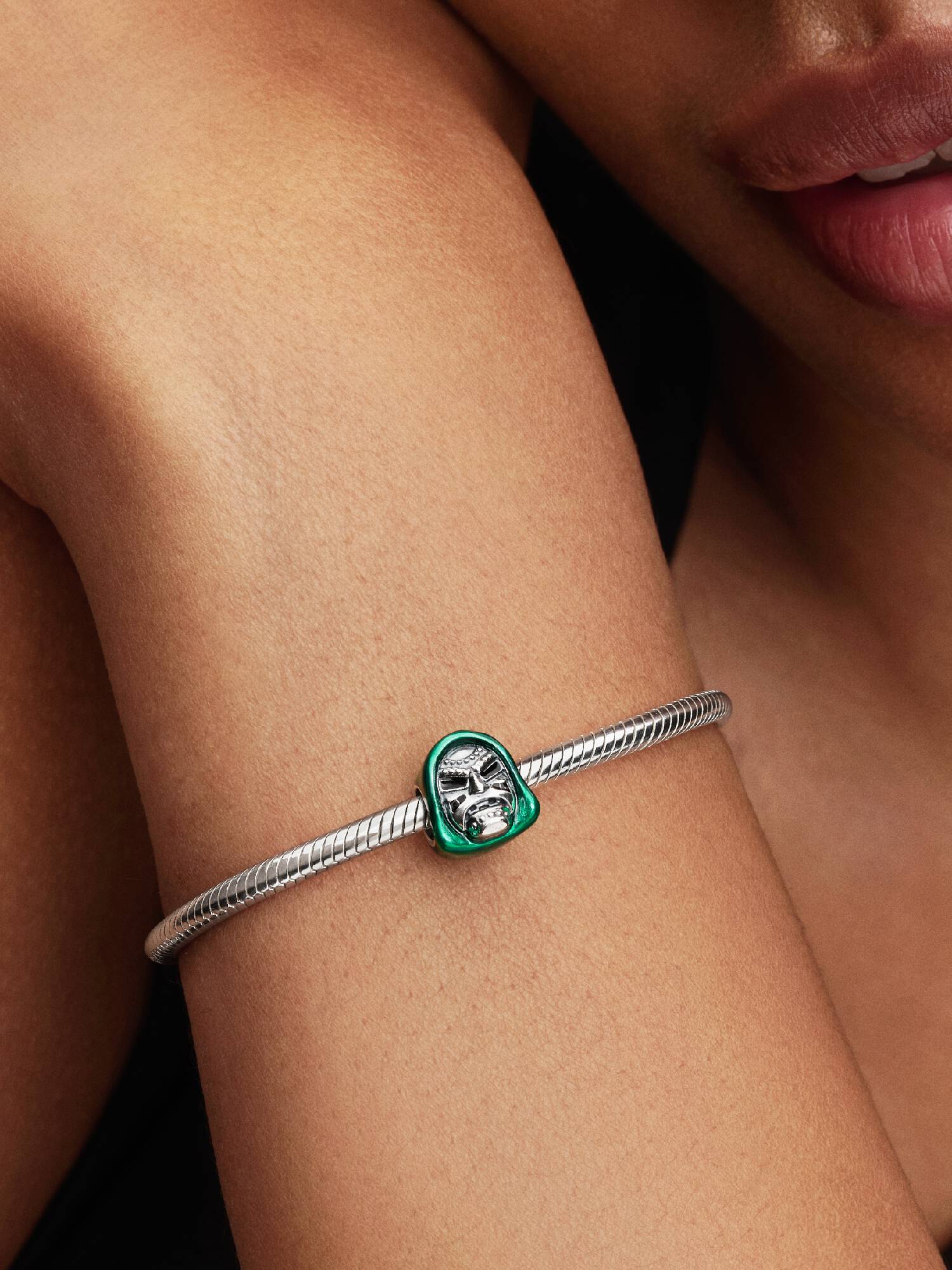 Charm Máscara del Doctor Doom de Marvel de Disney