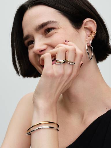 Brazalete rígido de forma orgánica