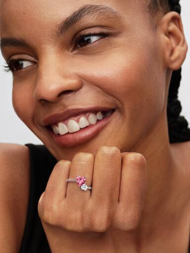 Anillo Brillante Corazón Doble Rosado y Transparente