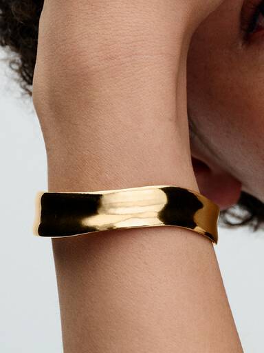 Brazalete rígido abierto ancho con forma orgánica