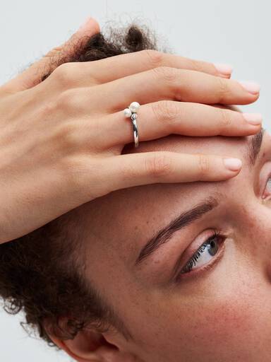 Anillo Dúo de Perlas Cultivadas de Agua Dulce Tratadas