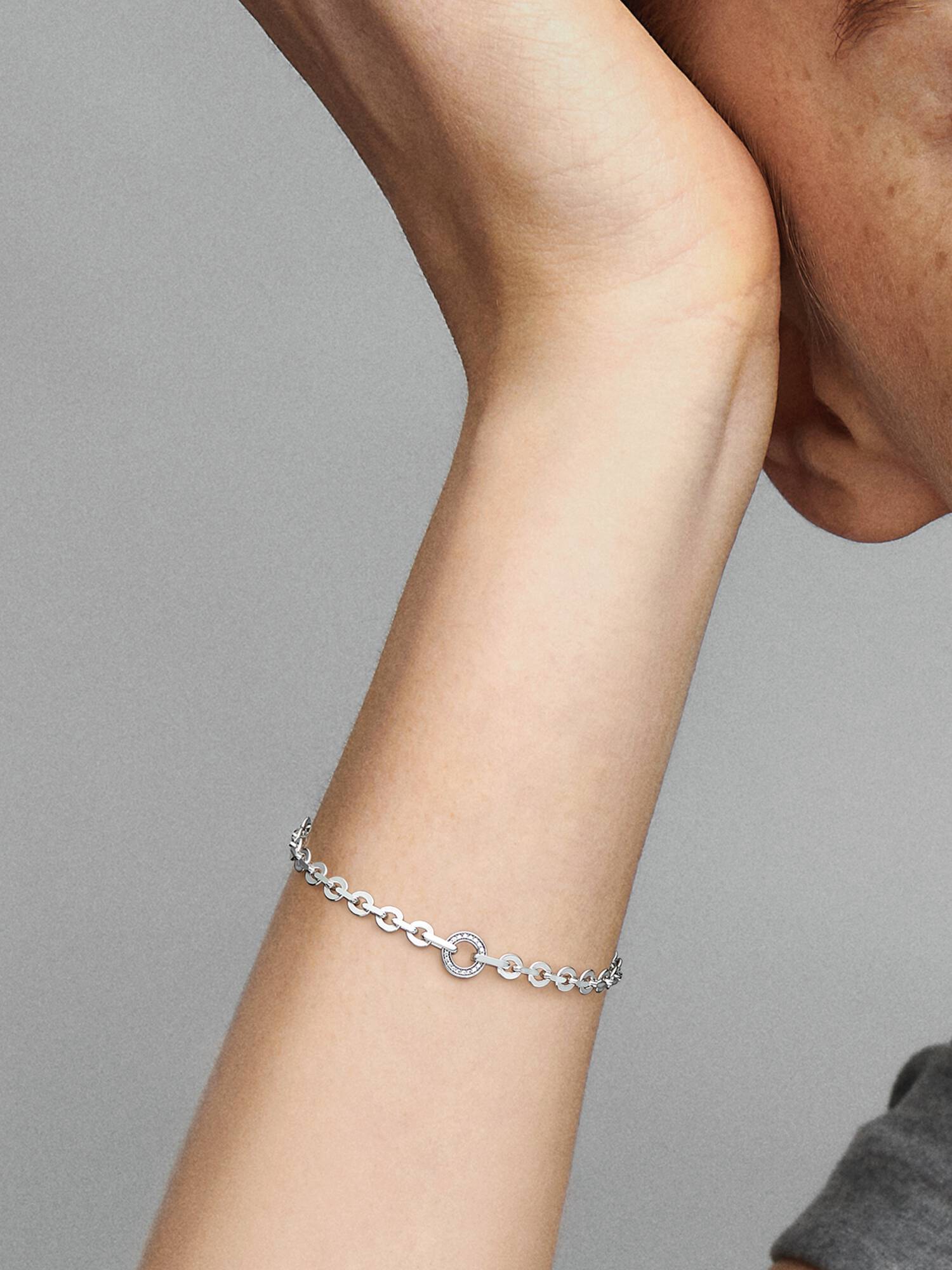 Brazalete de Cadena Gruesa en Pavé de Pandora Signature
