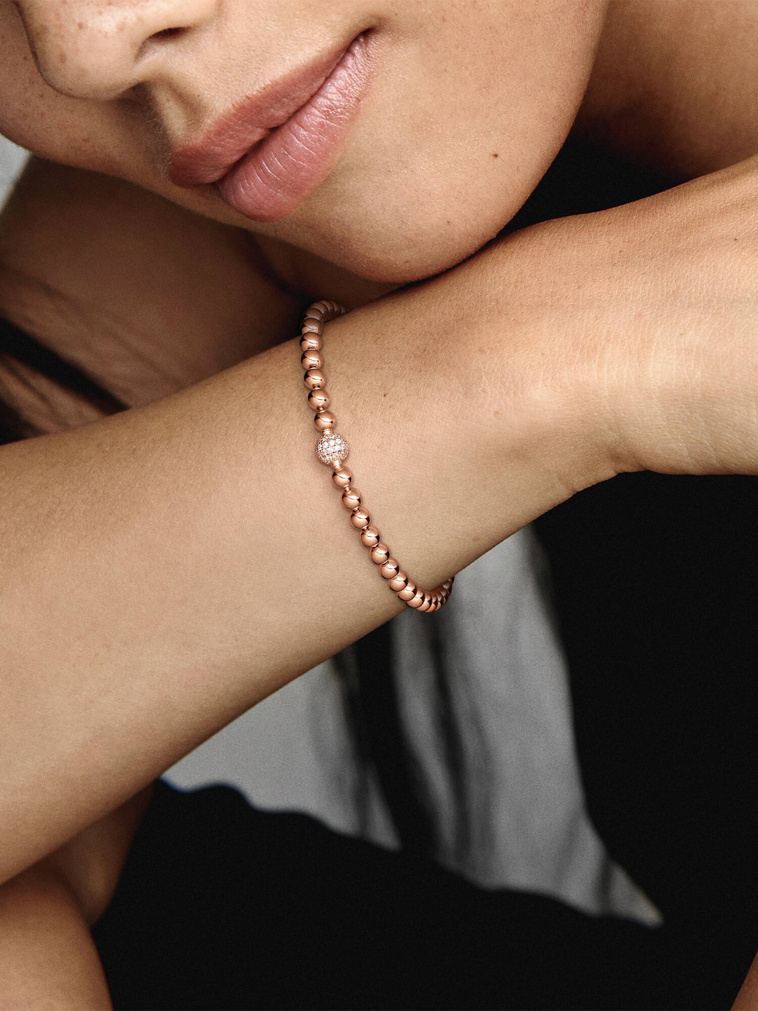 Brazalete de cuentas y pavé