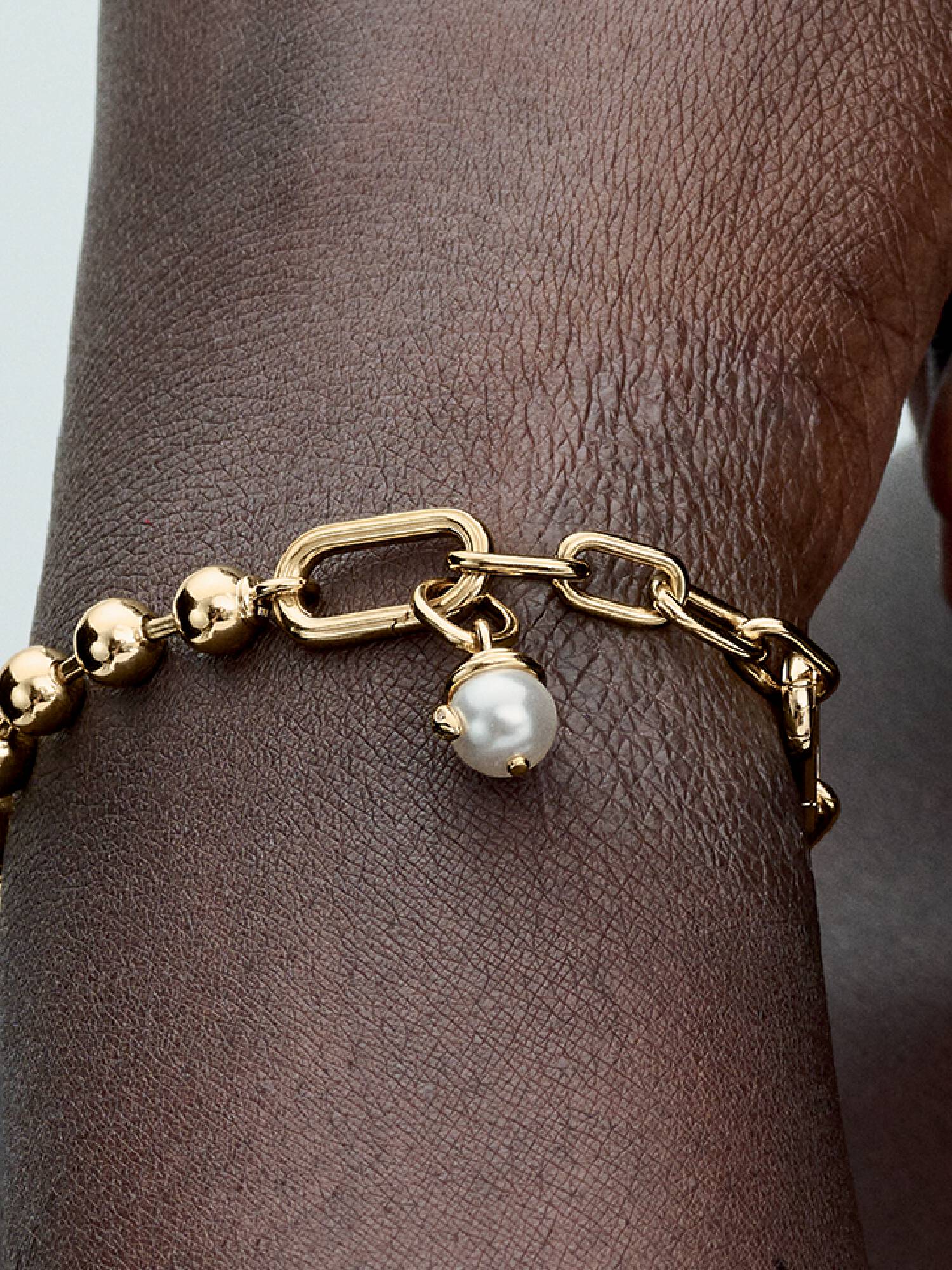 Charm Mini Colgante Serpiente Nacarada