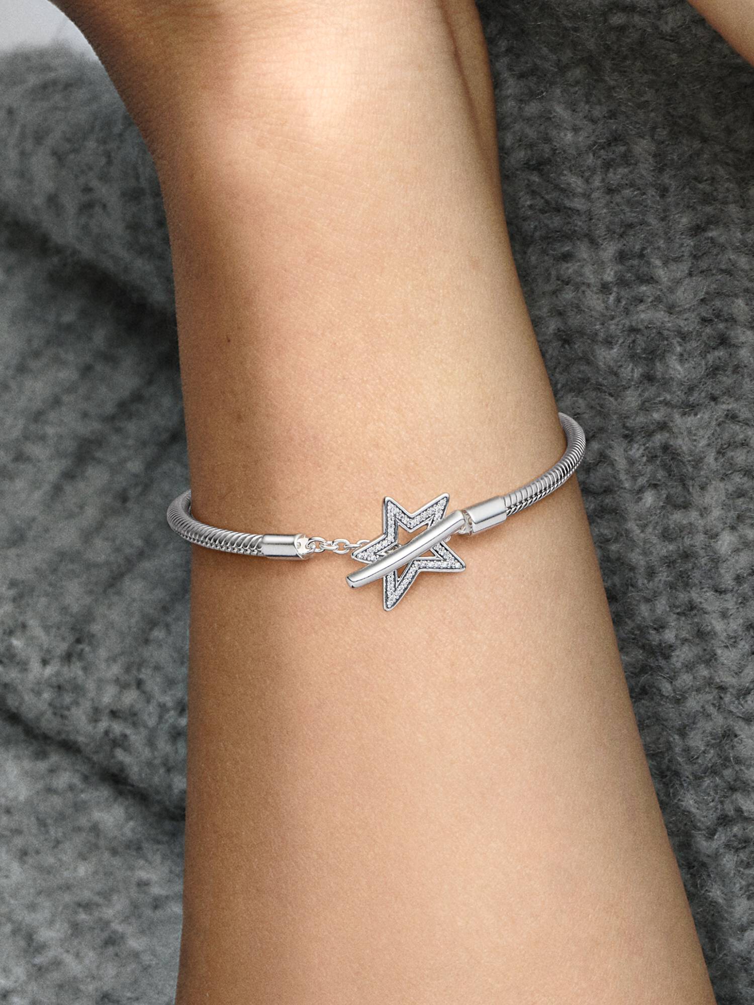 Brazalete cadena de serpiente Estrella asimétrica con barra T Pandora Moments