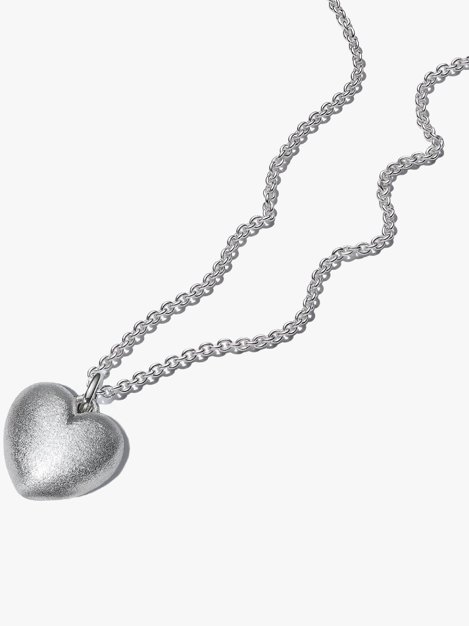 Set con charm de corazón abultado en plata mate