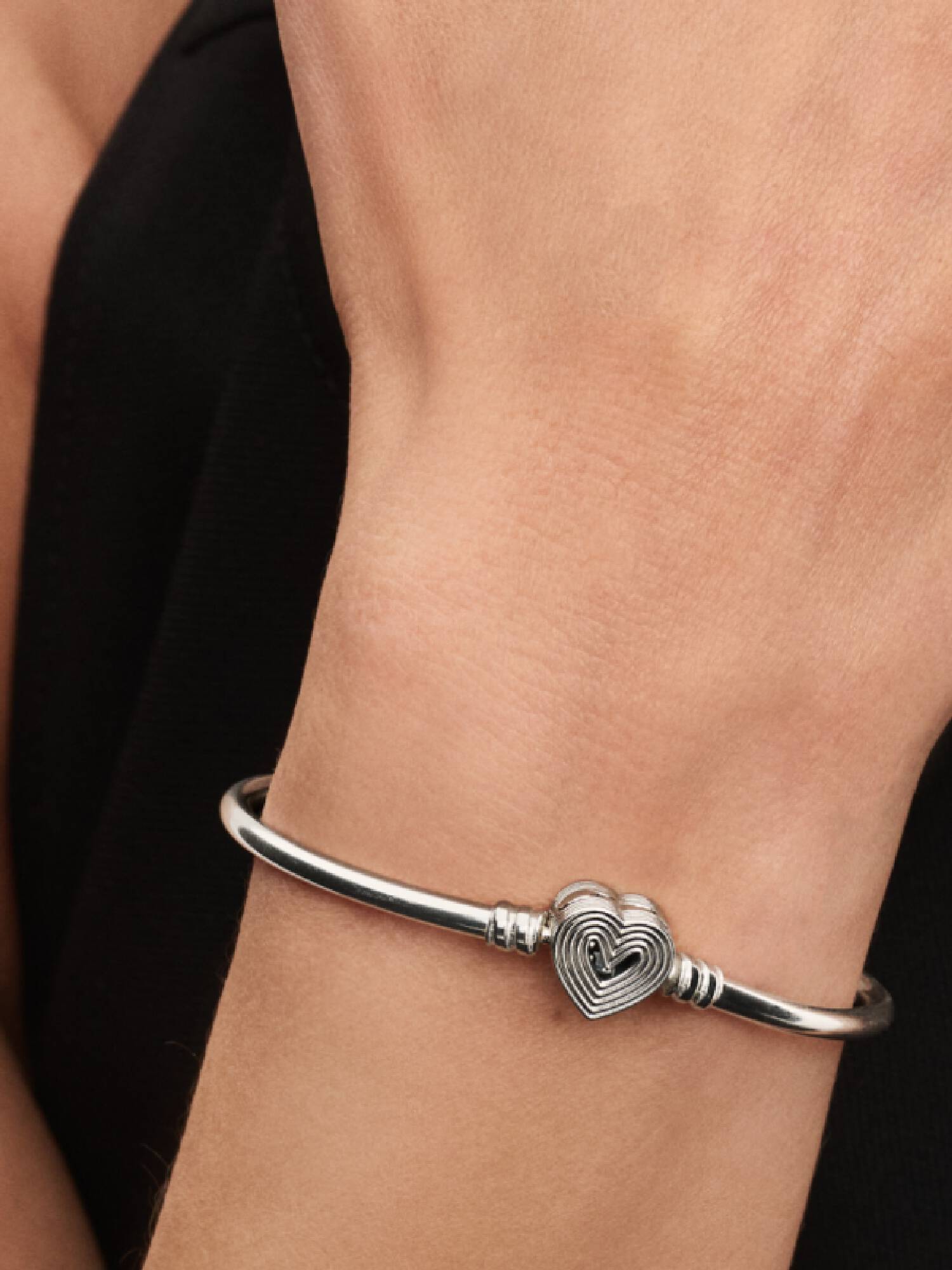 brazalete Rígida Cierre Corazón Radiante